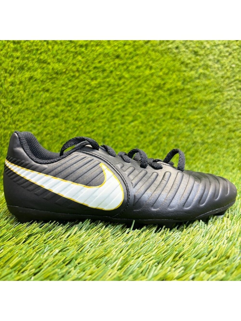 Nike Tiempo Rio IV FG Boys Size 1Y Black White Outdoor Running Soccer Cleats